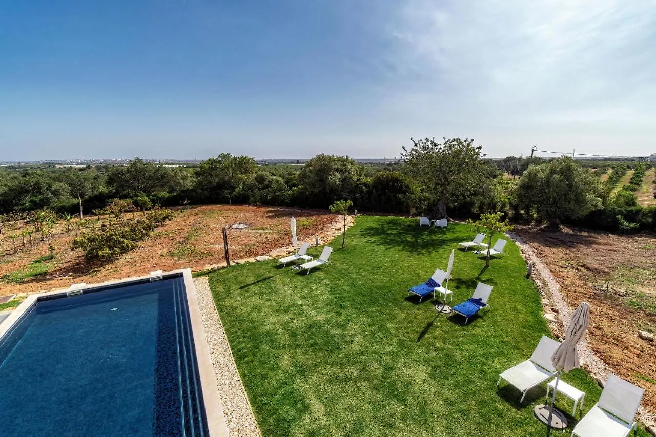 פארו Mercedes Country House 0*,